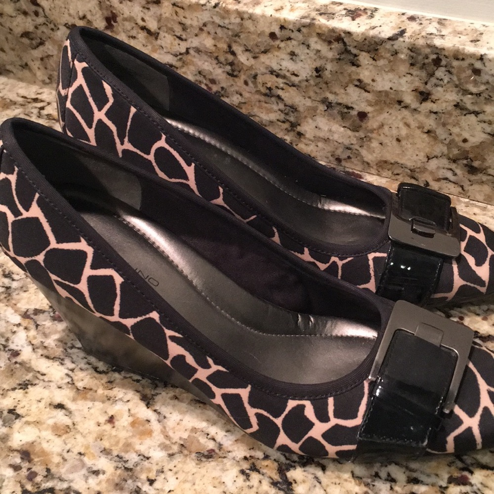 Cute Animal Print Bandolino heels, size 8.5